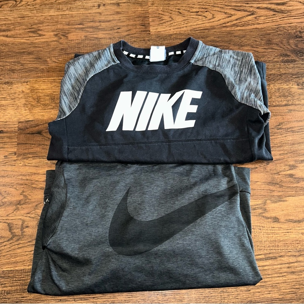 Long sleeved Nike lot